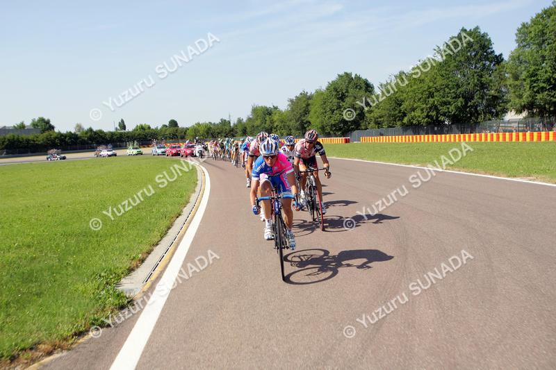 Peloton in FERRARI Circuit003p.jpg